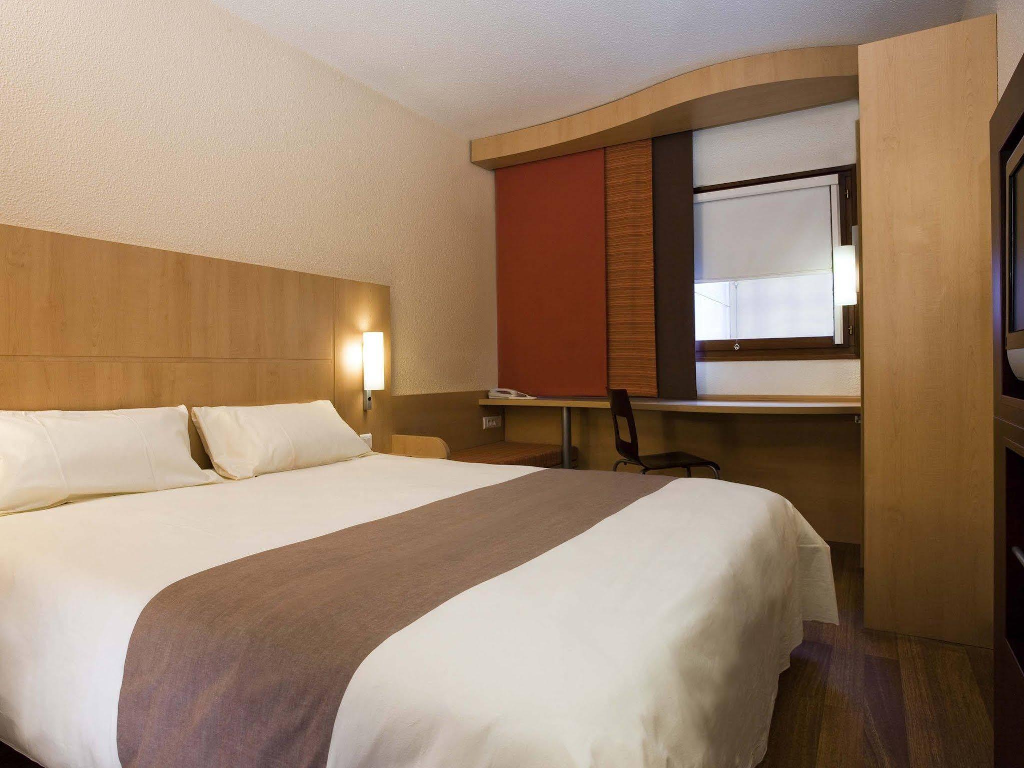 Ibis Alencon Hotel Exterior photo