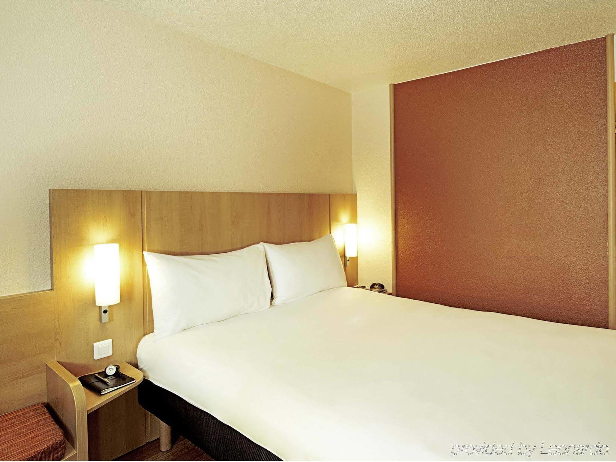 Ibis Alencon Hotel Exterior photo
