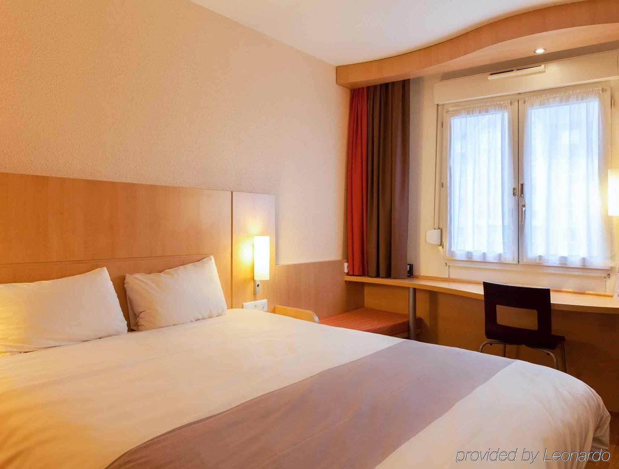 Ibis Alencon Hotel Exterior photo
